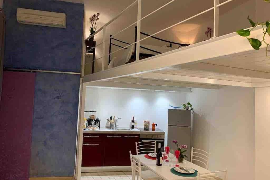 Small Mezzanine Apartment Colosseo Roma Dış mekan fotoğraf