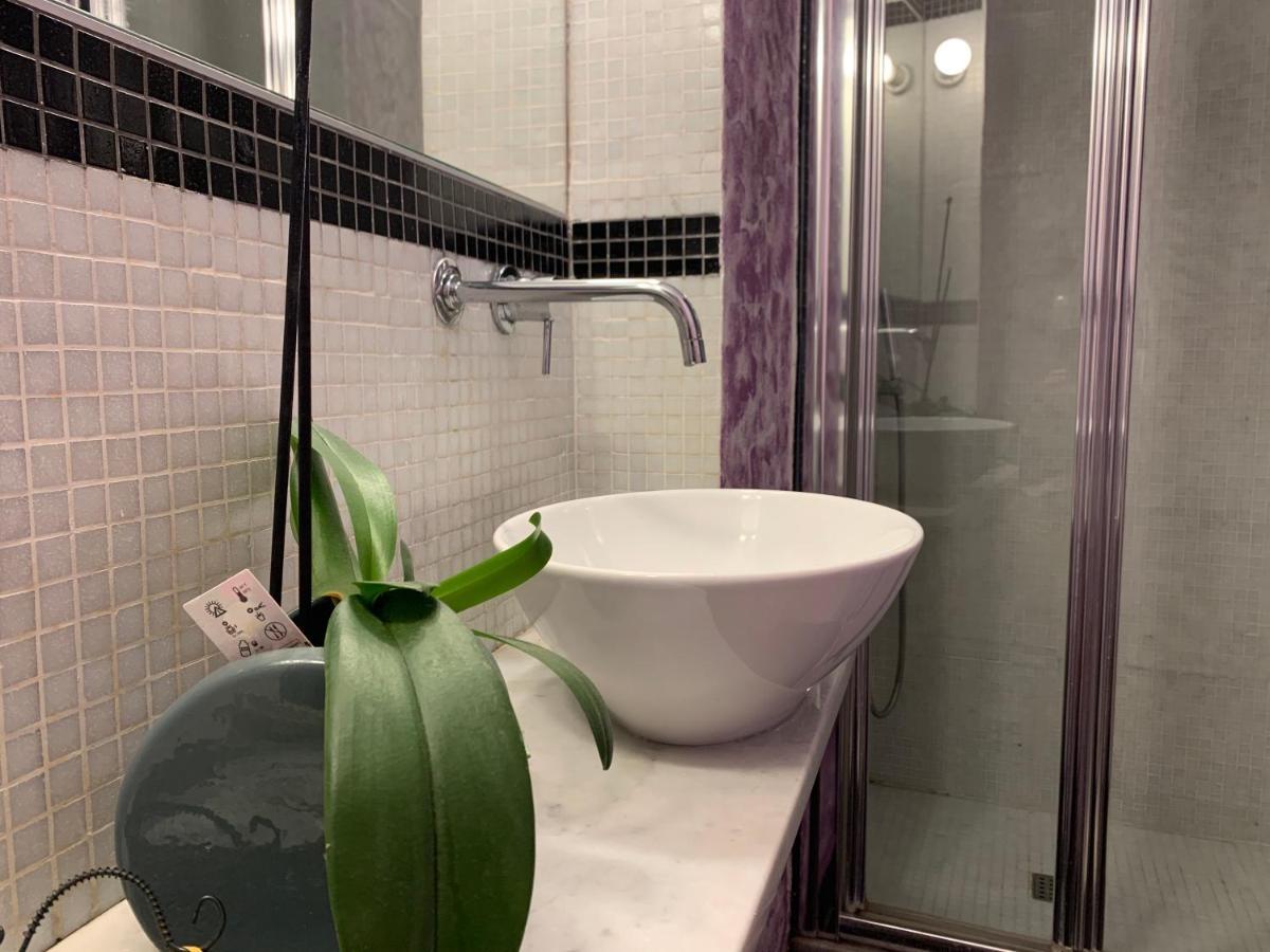 Small Mezzanine Apartment Colosseo Roma Dış mekan fotoğraf