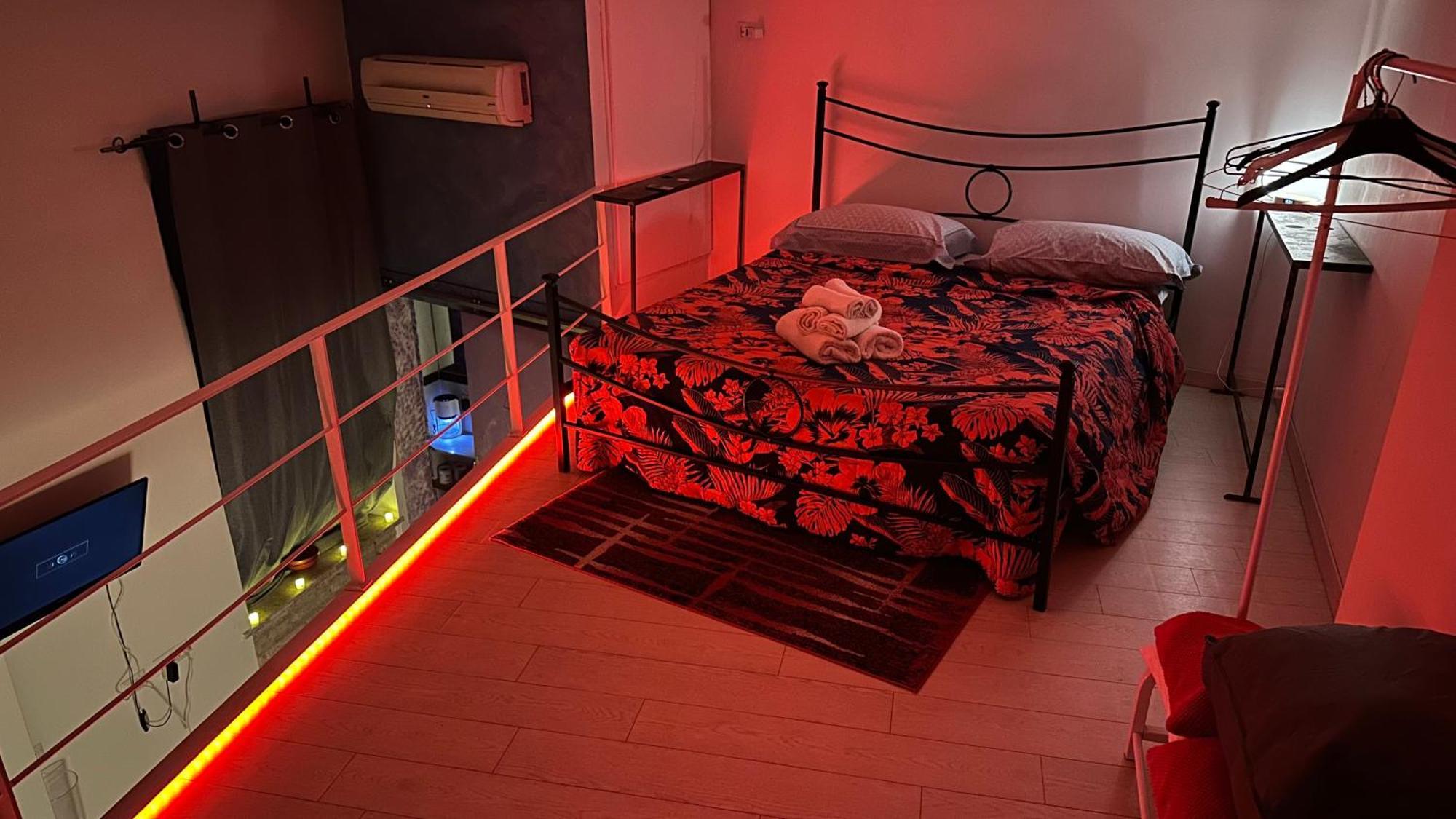 Small Mezzanine Apartment Colosseo Roma Dış mekan fotoğraf